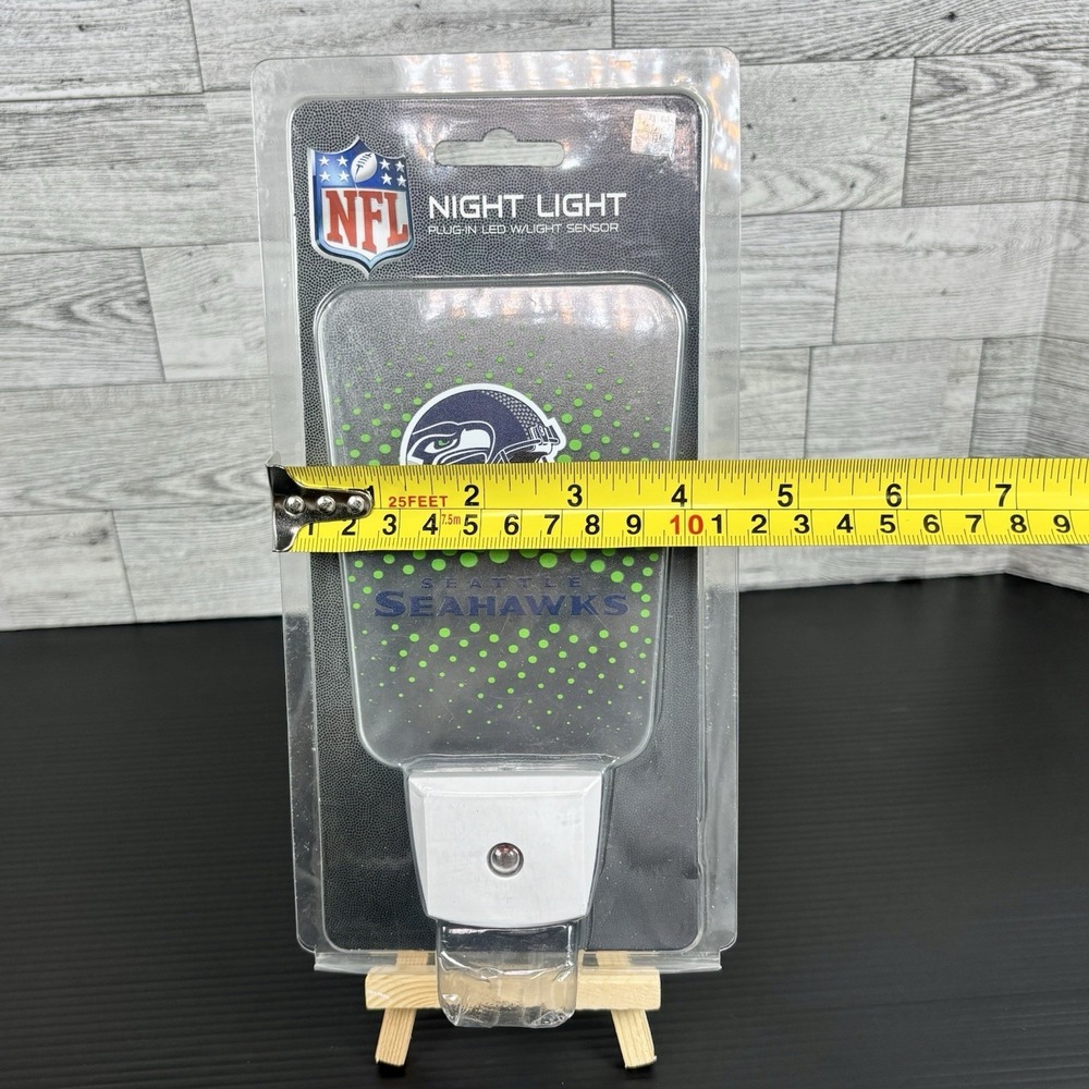 SEATTLE SEAHAWKS TEAM FROSTED NIGHT LIGHT PLUG-IN LED W/LIGHT SENSOR NEW - Picture 9 of 9